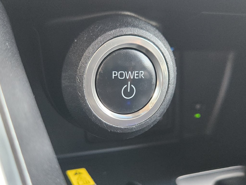 Used 2024 Toyota Venza LE AWD/4WD image 12