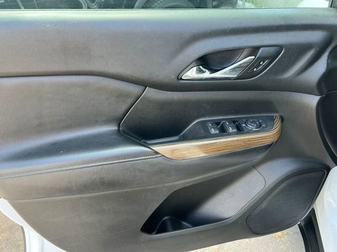 Used 2017 GMC Acadia SLE image 16