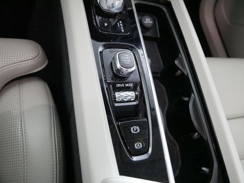 Used 2019 Volvo XC60 T8 Inscription w/ Advanced Package image 30