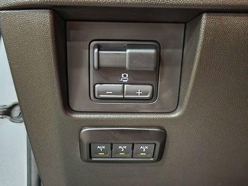 Used 2023 GMC Canyon AT4X image 42