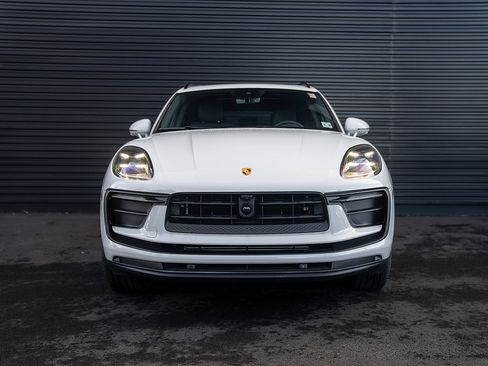 Certified 2025 Porsche Macan Turbo image 25