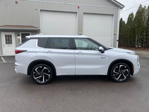 Used 2023 Mitsubishi Outlander SEL image 4