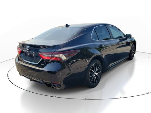 Used 2021 Toyota Camry SE FWD image 6
