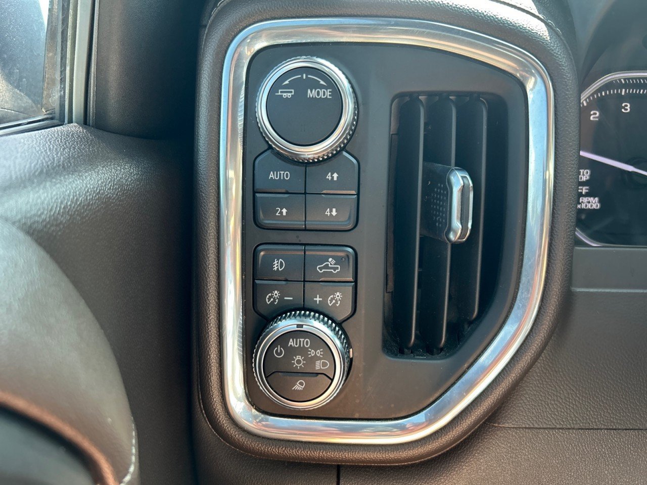 Used 2021 GMC Sierra 1500 SLT w/ SLT Premium Plus Package AWD/4WD image 14
