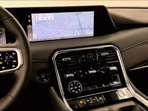 New 2026 Nissan Armada SL w/ Captain's Chari Seat Package AWD/4WD image 8