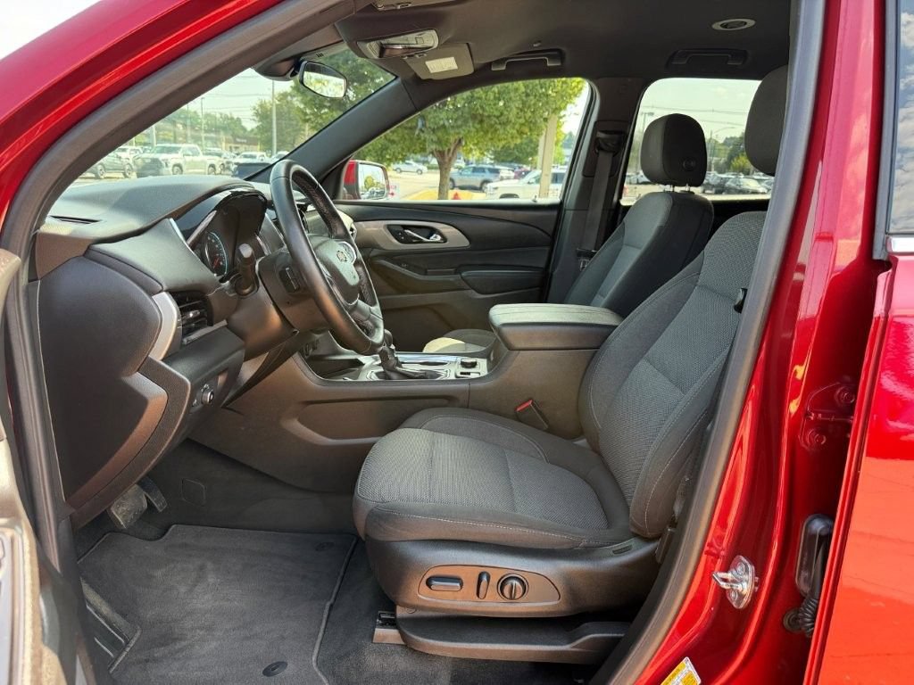 Used 2023 Chevrolet Traverse LT FWD image 12