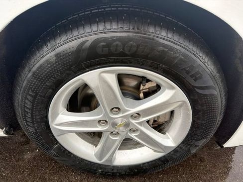 Used 2020 Chevrolet Malibu LS w/ Driver Confidence Package II FWD image 4