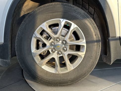 Used 2021 Chevrolet Traverse LT AWD/4WD image 25