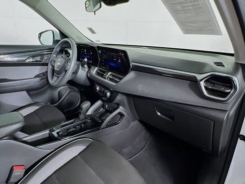 Used 2025 Chevrolet TrailBlazer LT image 35