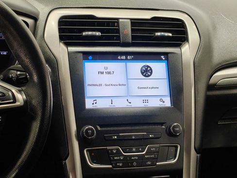 Used 2017 Ford Fusion SE w/ Fusion SE Technology Package FWD image 6