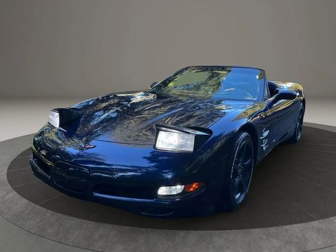 Used 2000 Chevrolet Corvette Convertible w/ Performance Handling Pkg image 3