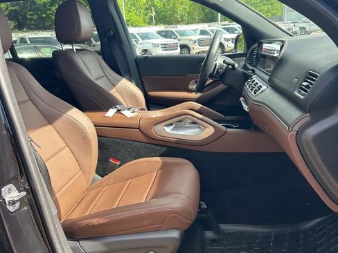 Used 2024 Mercedes-Benz GLS 450 4MATIC image 12