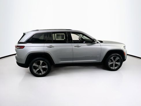 Used 2023 Jeep Grand Cherokee Limited AWD/4WD image 4