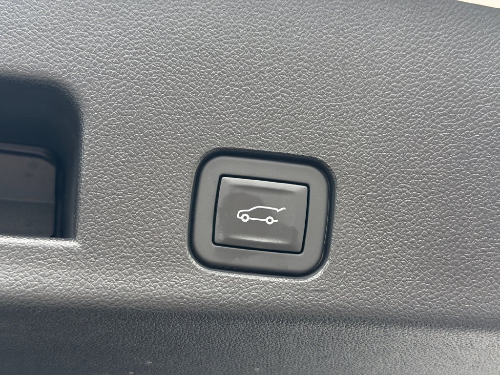 Used 2025 Buick Enclave Preferred w/ Power Package FWD image 18