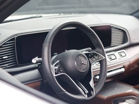 Used 2024 Mercedes-Benz GLE 350 4MATIC w/ Driver Assistance Package image 19