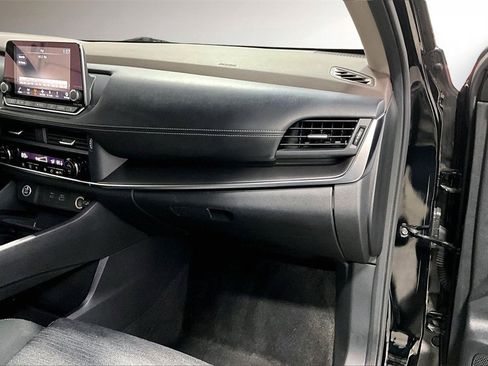 Used 2023 Nissan Rogue SV image 25