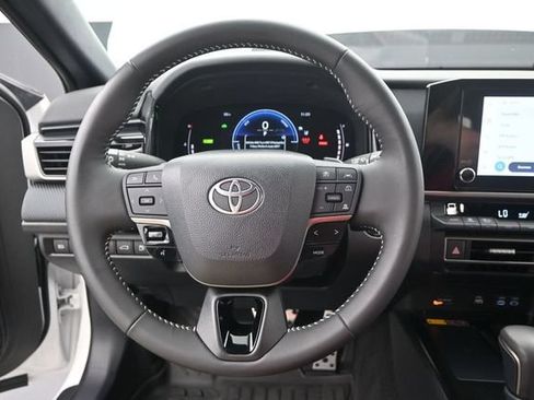 Used 2025 Toyota Camry SE FWD image 6