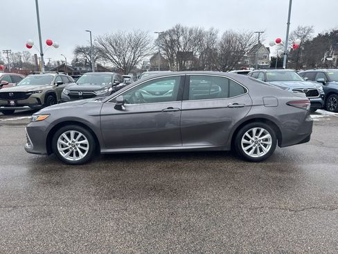 Used 2023 Toyota Camry LE image 4