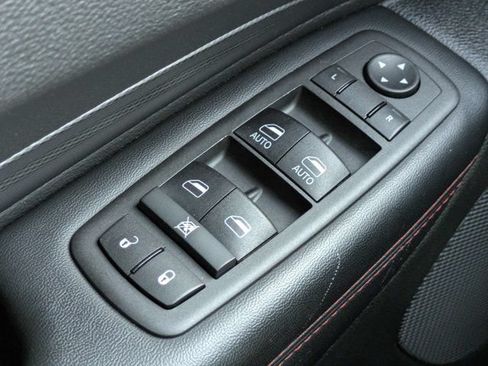 Used 2025 Dodge Durango GT RWD image 24