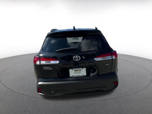 Used 2025 Toyota Corolla Cross LE image 12