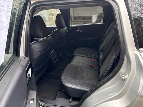 Used 2024 Mitsubishi Outlander SE image 47
