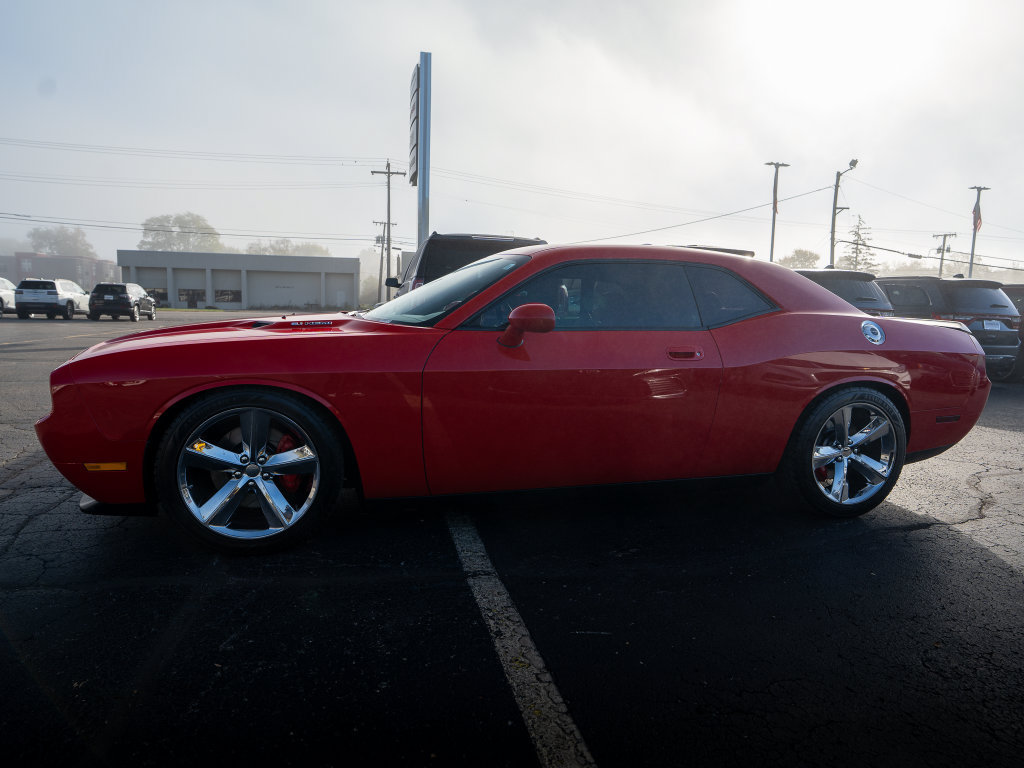Used 2009 Dodge Challenger SRT8 w/ SRT Option Group II RWD image 4