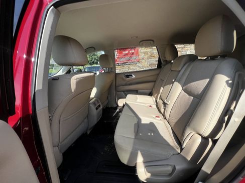 Used 2017 Nissan Pathfinder SV AWD/4WD image 16