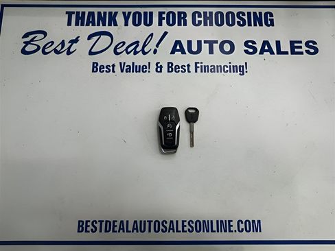 Used 2017 Ford Explorer XLT w/ Equipment Group 202A AWD/4WD image 28