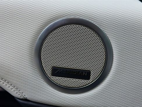 New 2026 Land Rover Discovery Limited Edition image 23