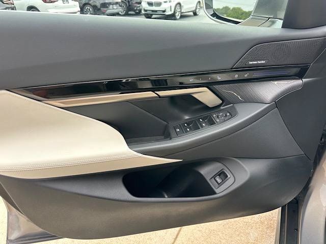 Used 2024 BMW 530i xDrive w/ Premium Package AWD/4WD image 16