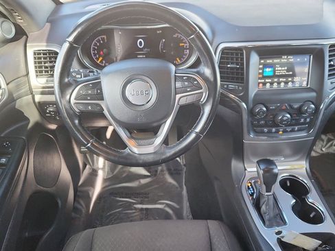 Used 2021 Jeep Grand Cherokee Laredo image 11