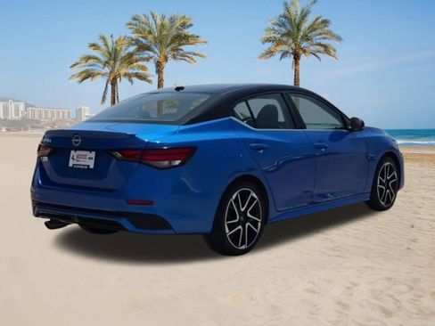 Used 2025 Nissan Sentra SR w/ SR Premium Package FWD image 8