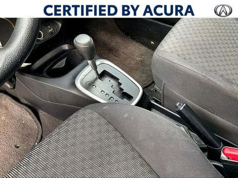 Used 2016 Toyota Yaris L image 17