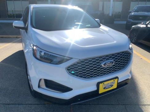 Used 2024 Ford Edge SEL image 2