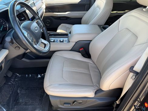 Used 2024 Ford Expedition Limited AWD/4WD image 5