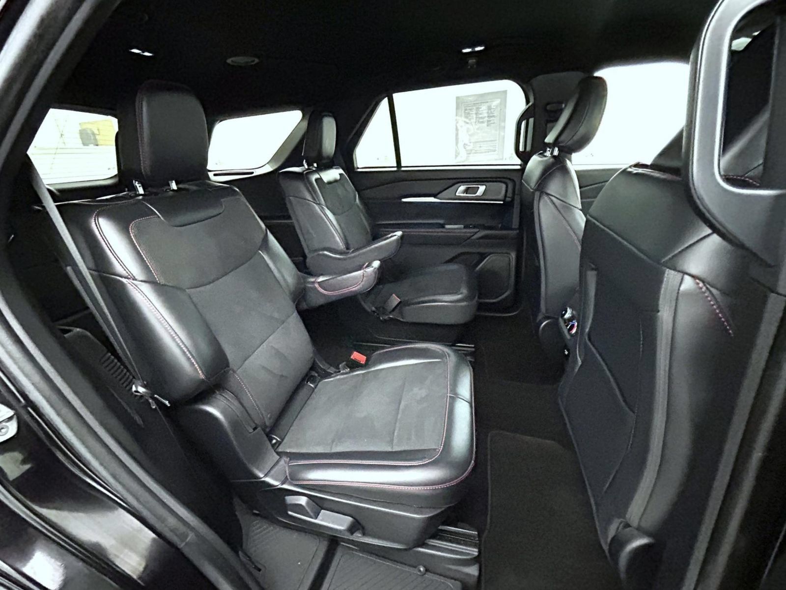 Used 2025 Ford Explorer ST AWD/4WD image 18