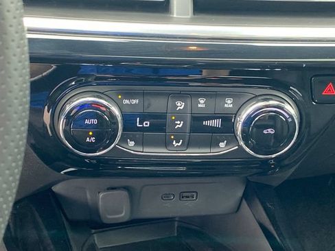 Used 2025 Chevrolet Trax RS w/ Sunroof Package FWD image 13