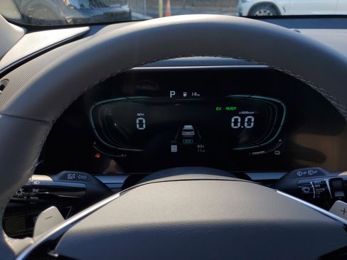 New 2025 Kia Niro EX image 24