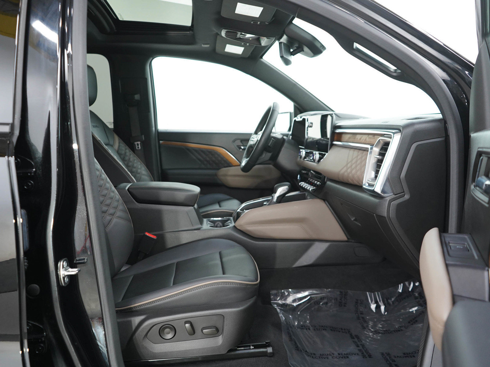 Used 2024 GMC Canyon Denali AWD/4WD image 12