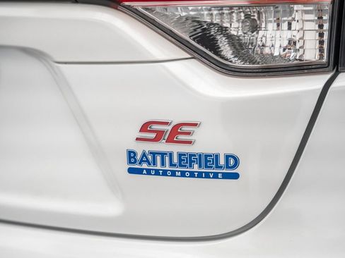 Certified 2025 Toyota Corolla SE FWD image 9