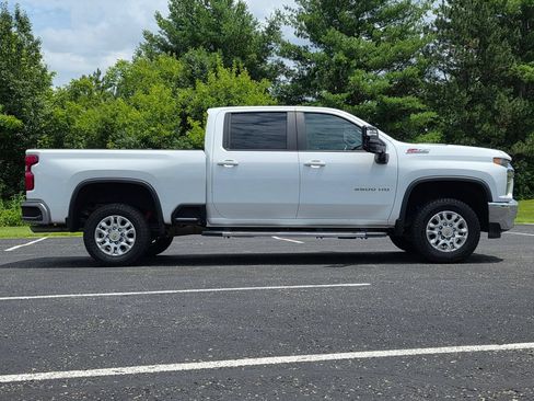 Used 2023 Chevrolet Silverado 2500 LT w/ Convenience Package AWD/4WD image 2