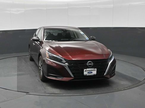 Used 2024 Nissan Altima 2.5 SV image 3