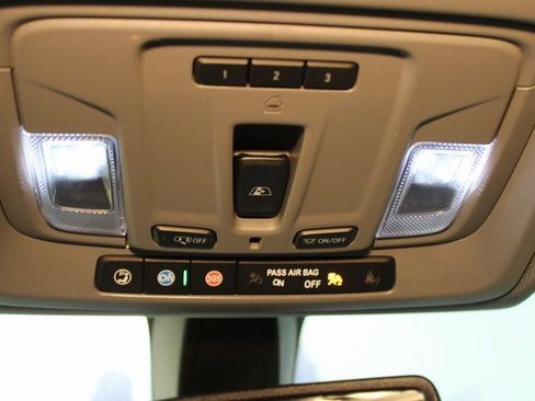 Used 2019 Chevrolet Silverado 1500 LTZ image 24