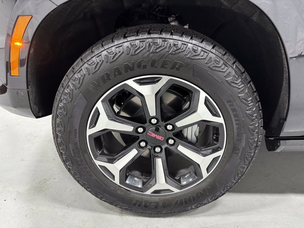 Used 2026 GMC Yukon XL AT4 w/ AT4 Premium Package AWD/4WD image 68