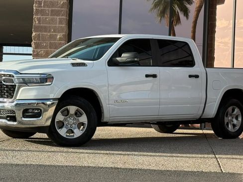 Used 2025 RAM 1500 Big Horn AWD/4WD image 3
