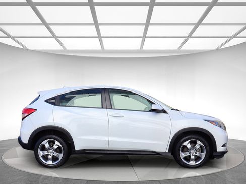 Used 2017 Honda HR-V LX image 4