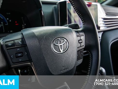 Used 2025 Toyota Camry SE image 23