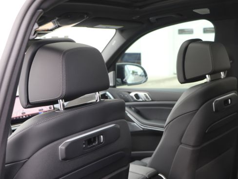 New 2026 BMW X5 M60i image 34