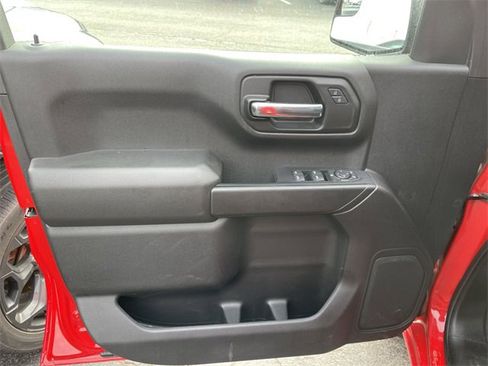 Used 2022 Chevrolet Silverado 1500 Custom image 3