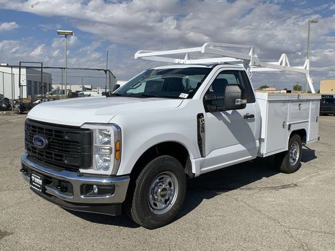 New 2026 Ford F250 XL w/ XL Chrome Package image 4